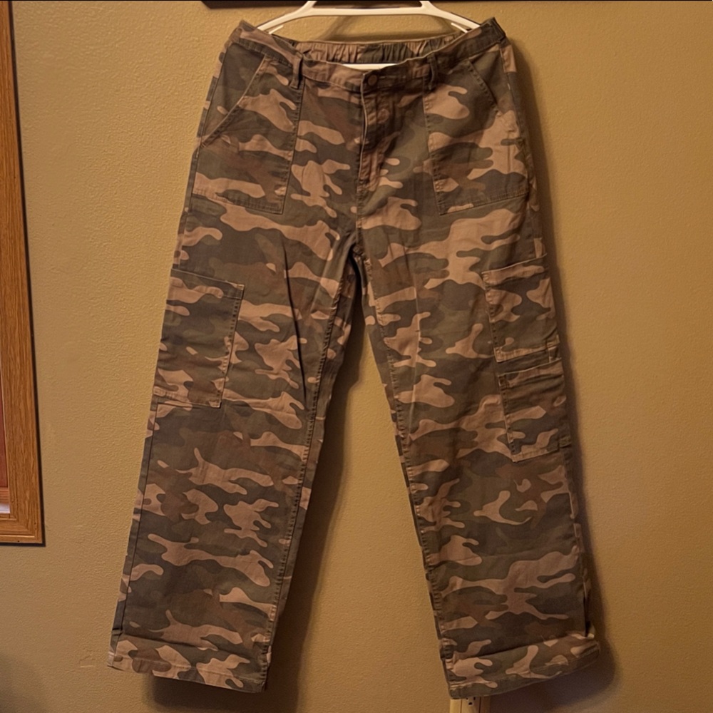 Women’s Camouflage Cargo Pants the viral pair